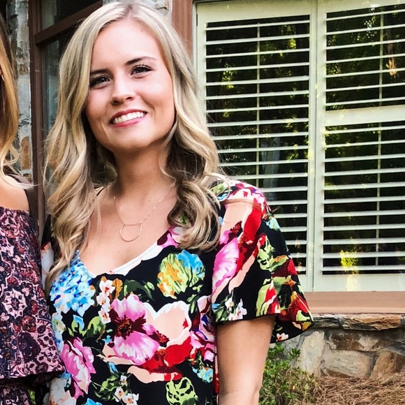 Meet your Posher, Isabelle ✨ - Picture 4 of 8